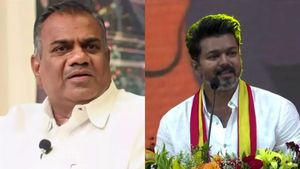 தவெகவில் நிர்வாகிகள் நியமனத்திற்கு பணம் வசூலா.. எச்சரித்த புஸ்ஸி ஆனந்த்.. என்ன நடந்தது? 