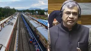 மதுரை - தூத்துக்குடி புதிய ரயில் பாதை திட்டம் கைவிடப்பட தமிழக அரசுதான் காரணம்: ரயில்வே அமைச்சர்
