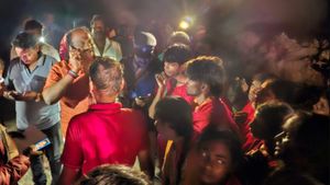 மேல்மருவத்தூர் பக்தர்கள் பயணித்த பேருந்து நள்ளிரவில் பள்ளத்தில் கவிழ்ந்து விபத்து.. 30 பேர் படுகாயம்