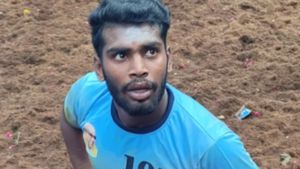  சொல்லி அடித்த கில்லி.. 8 காளைகளை அடக்கி அவனியாபுரம் கார்த்தி இந்த ஆண்டும் முன்னிலை!