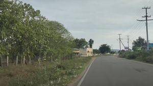 திண்டுக்கல் நிலக்கோட்டை அருகே தோட்டத்தில் கள்ளக்காதல் ஜோடி இருந்த காட்சி.. மொத்த ஊரும் ஆடிப்போச்சு 