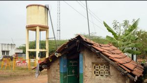 வேங்கைவயலில் குடிநீர் தொட்டியின் மீது ஏறி சுதர்சன், முத்துகிருஷ்ணன் செல்பி! 
