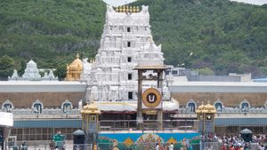 திருப்பதி ஏழுமலையான் கோயில் அருகே அசைவ உணவை சாப்பிட்ட கும்மிடிப்பூண்டி பக்தர்களால் பரபரப்பு 