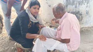 கோவையில் விழுந்தடித்து வந்த வித்யா.. வடவள்ளி ஸ்டேஷனில் அப்பாவை பார்த்ததுமே.. கோயம்புத்தூருக்கே குஷி