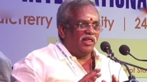  தனியார் பள்ளி மாணவர்கள் ‛சைக்கோ’ போல் இருப்பார்கள்.. சபாநாயகர் பேச்சால் வெடித்த சர்ச்சை 