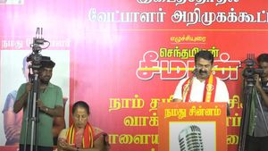 விஜய்யின் தவெக கட்சி துண்டுடன் வந்த சீமான்? டிசைனும் காப்பியா.. ஈரோடு கூட்டத்தில் அதிர்ந்த தம்பிகள்! 
