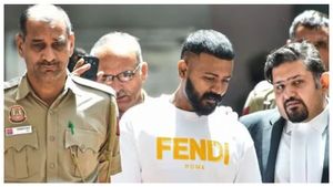 7640 கோடி வரி கட்ட ரெடி! நிர்மலா சீதாராமனுக்கு சிறையிலிருந்து மோசடி மன்னன் சுகேஷ் சந்திரசேகர் கடிதம்