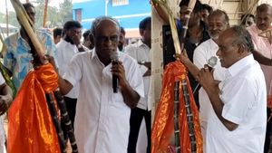  ஒரு கரும்பு விலை ரூபாய் 50100.. இவ்வளவு ரேட்டுக்கு ஏலம் எடுத்த நபர்.. இது நம்ம ஊர்ல தான்!