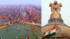 நிர்வாண சாமியார்கள் பங்கேற்கும் உ.பி. மகா கும்பமேளா சனாதன தர்மத்தின் உச்சமாம்.. சொல்வது மத்திய அரசு 