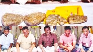 வேளாங்கண்ணியில் சிக்கிய பல கோடி மதிப்புள்ள பொருள்.. கடலில் மட்டுமே கிடைக்கும் மிதக்கும் தங்கம் 
