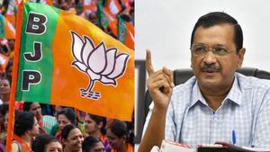 பாஜகவுக்கு வாய்ப்பே இல்லை.. டெல்லியில் கெஜ்ரிவால் மேஜிக் தான்! 2 சர்வேக்களும் சொல்வது ஒரே விஷயம்தான் 