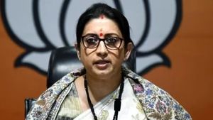  டெல்லி சட்டசபை தேர்தலில் புதிய பரபரப்பு- பாஜக முதல்வர் வேட்பாளராக களமிறங்குகிறார் ஸ்மிருதி இரானி?