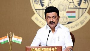  குவைத்தில் தமிழர்களுக்கு நடந்த சோகம்.. பலியானோர் குடும்பத்தினருக்கு முதல்வர் ரூ.5 லட்சம் நிதி உதவி!