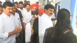 ஹே.. ஹே.. உனக்கு அறிவு இல்லையா? பெண் ஐஏஎஸ் அதிகாரியை திட்டி தீர்த்த அமைச்சர்.. ஷாக் 