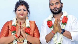 மத்திய அரசு வேலை என மிகப்பெரிய மோசடி .. தலைமறைவான பாஜக நிர்வாகி, மனைவியின் முன்ஜாமீன் மனு தள்ளுபடி