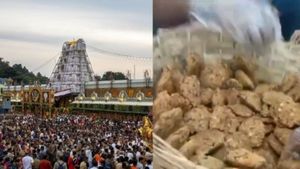 திருப்பதி கோயிலில் இனி லட்டு மட்டுமல்ல..  ’மசால் வடை’ பிரசாதமும் உண்டு.. இன்று முதல் அமல் 