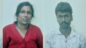  வேலூர் ஆட்டோவில் கருப்பு 'ஆடு'.. நிஷா தம்பதிக்கு வாணியம்பாடி கொடுத்த வாழ்நாளில் மறக்க முடியாத பரிசு