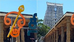  37 ஆண்டுகளுக்கு பிறகு நல்ல செய்தி..  திருச்செந்தூர் ராஜகோபுரத்தின் மேற்கு வாசல் திறக்கப்படுகிறதா?