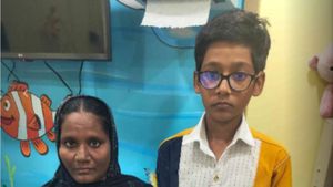 இதய நோயால் உயிருக்கு போராடும் 13 வயது சிறுவன்! நீங்கள் நினைத்தால் காப்பாற்ற முடியும்!