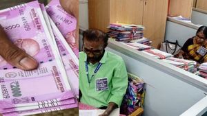தேனி அரசு ஊழியர்களின் கழுத்தில் அதென்ன கருப்பா தொங்குது? பழைய பென்ஷன் திட்டம் வந்துருமா? புது அதிரடி