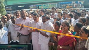  கோவை மக்களுக்கு குஷிதான்.. பிரமாண்டமாக புதுப்பிக்கப்பட்ட ஆம்னி பேருந்து நிலையம் திறப்பு!