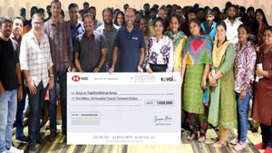 கோவையில் கோடி கோடியாக போனஸ் தந்த ஓனர்.. திக்குமுக்காடிய ஊழியர்கள்.. ஏன் தெரியுமா? வாவ் கோயம்புத்தூர்