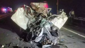 கரூர் அருகே காலையிலயே.. அரசு பஸ்ஸூக்கு அடியில் சிக்கிய கார்.. அந்த 5 பேர்? குளித்தலை அருகே என்னாச்சு