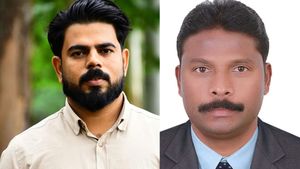 ஏழை தொழிலாளி டூ லட்சாதிபதி.. ஒரே நாளில் மாறிய வாழ்க்கை! லாட்டரியில் கேரள நபர்களுக்கு அடித்த யோகம் 