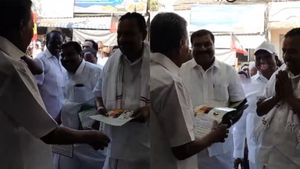 அதிமுகவுக்கு ஆதரவு கொடுங்க.. திமுக கூட்டணி எம்எல்ஏவை திடீரென சந்தித்த ஓஎஸ் மணியன்