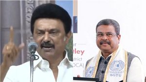 பிளாக்மெயில் செய்வது அரசியல் இல்லையா.. மத்திய அரசுக்கு முதல்வர் மு.க.ஸ்டாலின் காட்டமான கேள்வி