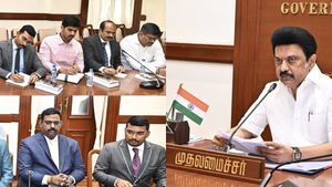 சர்ப்ரைஸ் விசிட்..புதிய கலெக்டர்களுக்கு ஸ்டாலின் கொடுத்த அசைன்மென்ட்! இதுதான் பிளான்! செமயா இருக்கே!