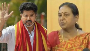 விஜய் பத்திரிகையாளர்களை சந்திக்க வேண்டும்.. அதை செய்யலைனா நிலைக்க முடியாது.. பிரேமலதா அட்வைஸ்! 