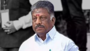தேனியில் ஓபிஎஸ் நிலப்பட்டா ரத்து.. நிலம் வாங்குவோர் கவனிக்க வேண்டிய மூலப்பத்திரம்.. நோட் பண்ணுங்க 
