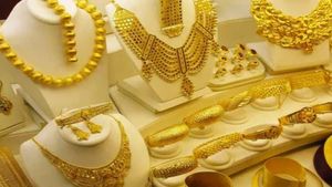 Gold Rate Today: புதிய உச்சம் தொட்ட தங்கம் விலை.. தொடர்ந்து அதிகரிப்பால் நகை பிரியர்கள் கலக்கம்! 