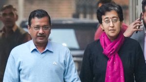 டெல்லி அரசியலிலிருந்து ஒதுங்கும் கெஜ்ரிவால்? அதிஷிக்கு போன மிக முக்கிய பதவி! ஆம் ஆத்மியில் சலசலப்பு 