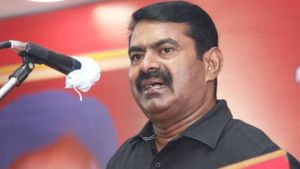 நடிகைக்கு மாசம் ரூ 50 ஆயிரம் பணம் கொடுத்தேன்! சீமான் ஒப்புதல் வாக்குமூலம்