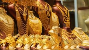 Gold Rate Today: கிடுகிடு உயர்வு.. மீண்டும் புதிய உச்சம் தொட்டம் தங்கம் விலை.. நகை பிரியர்களுக்கு இடி! 
