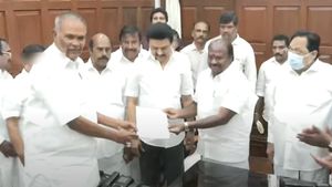 ஈரோடு கிழக்கில் வெற்றி.. எம்எல்ஏவாக பதவியேற்றார் திமுகவின் விசி சந்திரகுமார் 