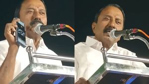  ஜெயலலிதா பேசிய வீடியோவை மைக் முன்பு ஓட விட்ட செங்கோட்டையன்.. ஆர்ப்பரித்த அதிமுக தொண்டர்கள்!