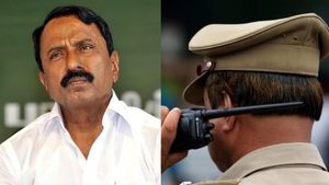 பரபரக்கும் அதிமுக.. செங்கோட்டையன் வீட்டிற்கு இரவோடு இரவாக பாதுகாப்பு அதிகரிப்பு! 