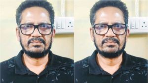 தென்காசி அருகே சொகுசு காரில் வந்து கொள்ளை.. சிக்கிய அசோக்கிற்கு இப்படி ஒரு பின்னணியா?
