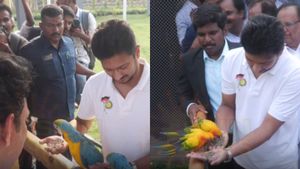  திருச்சியில் பிரமாண்ட பறவைகள் பூங்கா.. திறந்து வைத்தார் உதயநிதி! அங்கே என்னென்ன ஸ்பெஷல் தெரியுமா?