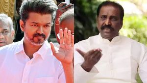  “பொய்யனாக இருக்க விரும்பவில்லை”.. தவெக தலைவர் விஜய் குறித்த கேள்விக்கு வைரமுத்து சொன்ன பதிலை பாருங்க