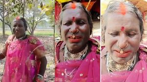 பேய் இருக்கா? இல்லையா? 36 ஆண்டுகளாக பெண் வேடமிட்டு வாழும் ஆண்.. காரணத்தை கேட்டா அதிர்ந்து போவீங்க!