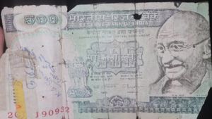 அப்பாவின் பெட்டியில் பழைய ரூ.500 நோட்டு.. அதன் மதிப்பை கேட்டதும் ஆடிப்போன இளைஞர்! கடைசியில் ஷாக் 