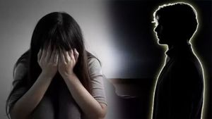 திருவண்ணாமலை அருகே இப்படியொரு சம்பவம்? அரசு மருத்துவமனையில் ஆடிப்போன பெண்.. யாரந்த 18 வயது மாணவன்? 