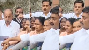 உறுதிமொழி ஏற்க கையை நீட்டிய உடன்பிறப்பு.. வளையலை கழற்றி விளையாடிய திமுக கவுன்சிலர்? அண்ணாமலை அட்டாக்