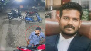 மதுரை பஸ் ஸ்டாண்டில் திருதிருனு விழித்த 2 பெண்கள்.. கன்னியாகுமரி அஜித் குமார் கேவலம்.. தகித்த தக்கலை