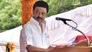  இவன் என்ன கூப்டுறது.. நம்ம என்ன போறதுனு கெளரவம் பார்க்காதீங்க! அனைத்து கட்சிகளை அழைக்கும் ஸ்டாலின்!