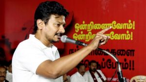 மும்மொழி சர்ச்சை.. அமலாக்கத்துறை ரெய்டு மூலம் திசைதிருப்ப முயற்சி.. உதயநிதி ஸ்டாலின் ஒரே போடு! 